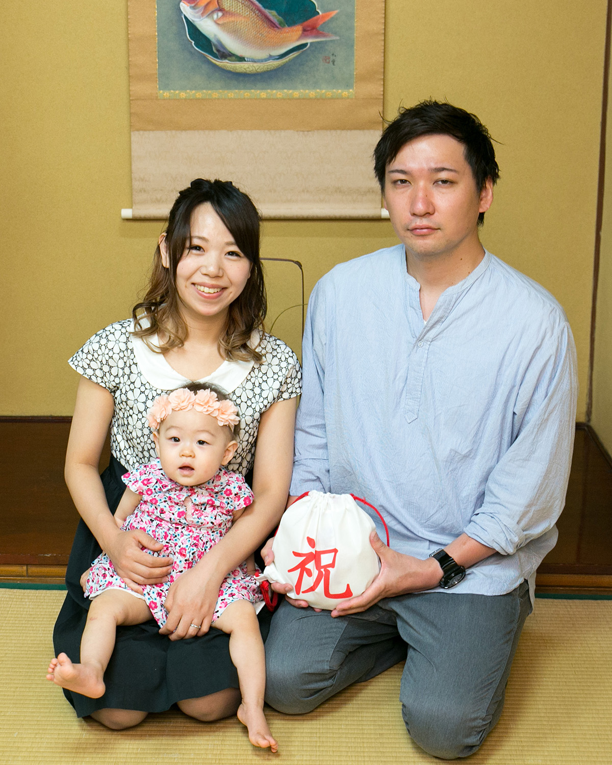 1歳を祝う初誕生の慣習「一升餅」と「選び取り」の由来をご紹介