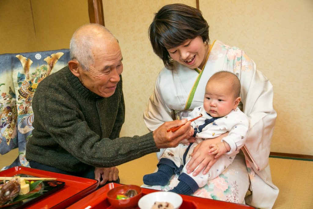 食べさせる役は最年長者に