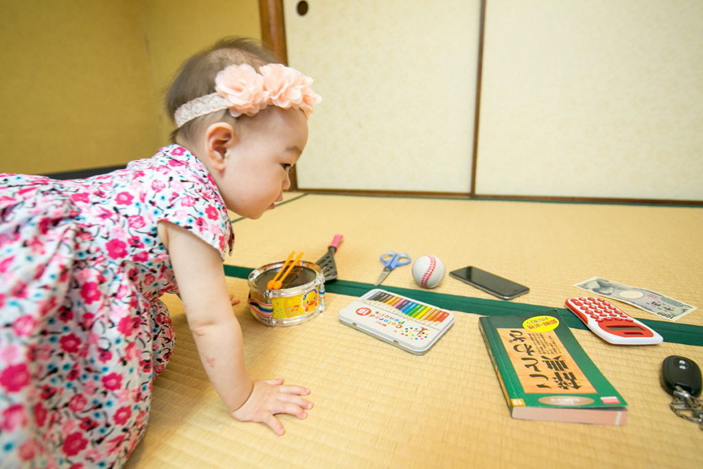 1歳を祝う初誕生の慣習 一升餅 と 選び取り の由来をご紹介